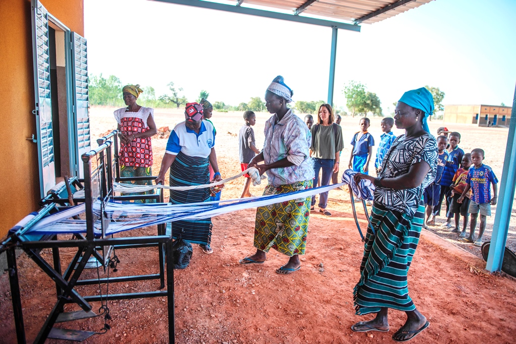 atelier tissage femmes au Burkina Faso